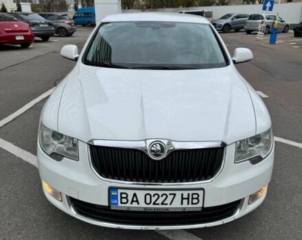 Белый Шкода Суперб, объемом двигателя 1.8 л и пробегом 109 тыс. км за 10500 $, фото 1 на Automoto.ua