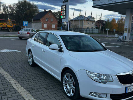 Белый Шкода Суперб, объемом двигателя 1.8 л и пробегом 170 тыс. км за 11800 $, фото 1 на Automoto.ua