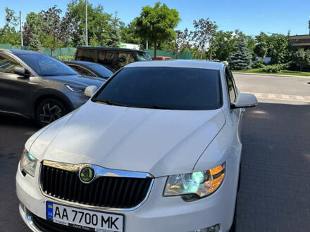 Шкода Суперб 2013 у Києві на Automoto.ua Білий Шкода Суперб, об'ємом двигуна 1.8 л та пробігом 173 тис. км за 9999 $, фото 1 на Automoto.ua