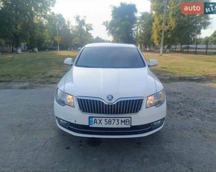Белый Шкода Суперб, объемом двигателя 1.8 л и пробегом 210 тыс. км за 10500 $, фото 1 на Automoto.ua