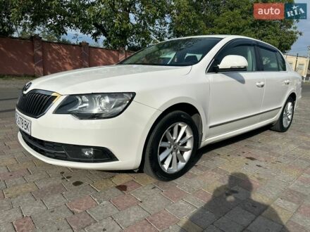 Білий Шкода Суперб, об'ємом двигуна 1.6 л та пробігом 256 тис. км за 8600 $, фото 1 на Automoto.ua