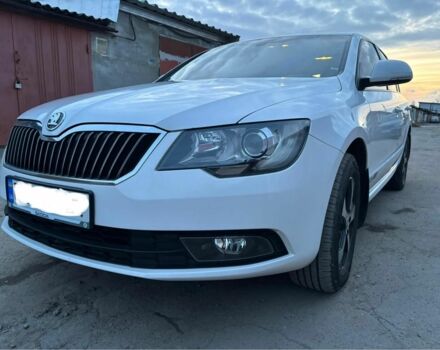 Белый Шкода Суперб, объемом двигателя 0 л и пробегом 160 тыс. км за 11000 $, фото 1 на Automoto.ua