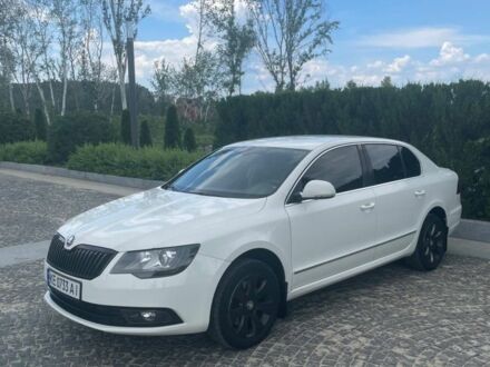 Белый Шкода Суперб, объемом двигателя 1.8 л и пробегом 125 тыс. км за 10000 $, фото 1 на Automoto.ua