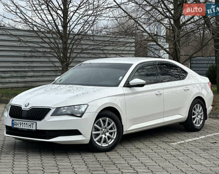 Белый Шкода Суперб, объемом двигателя 1.6 л и пробегом 299 тыс. км за 13200 $, фото 1 на Automoto.ua