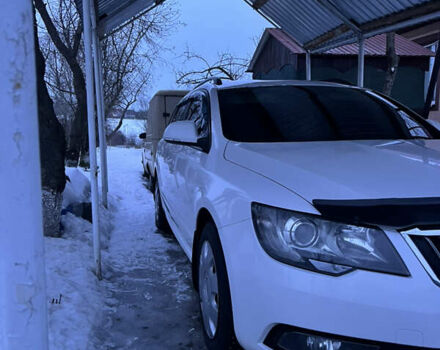 Белый Шкода Суперб, объемом двигателя 2 л и пробегом 180 тыс. км за 13200 $, фото 1 на Automoto.ua