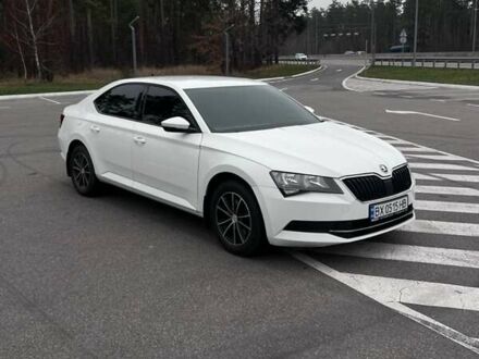 Белый Шкода Суперб, объемом двигателя 1.8 л и пробегом 258 тыс. км за 12999 $, фото 1 на Automoto.ua