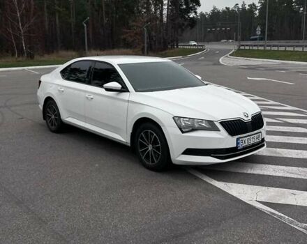 Белый Шкода Суперб, объемом двигателя 1.8 л и пробегом 258 тыс. км за 12999 $, фото 1 на Automoto.ua