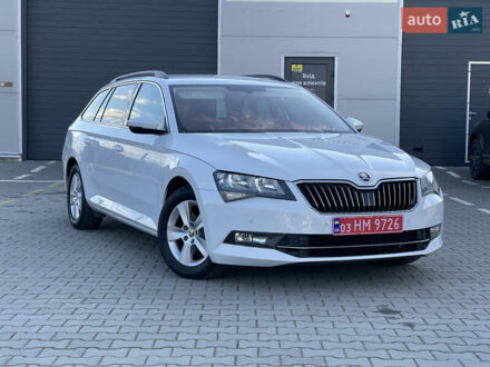Белый Шкода Суперб, объемом двигателя 1.6 л и пробегом 242 тыс. км за 13250 $, фото 1 на Automoto.ua