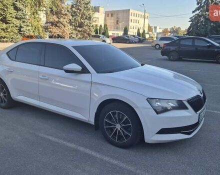 Белый Шкода Суперб, объемом двигателя 1.8 л и пробегом 250 тыс. км за 12000 $, фото 1 на Automoto.ua
