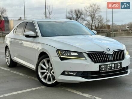 Білий Шкода Суперб, об'ємом двигуна 1.6 л та пробігом 267 тис. км за 15700 $, фото 1 на Automoto.ua