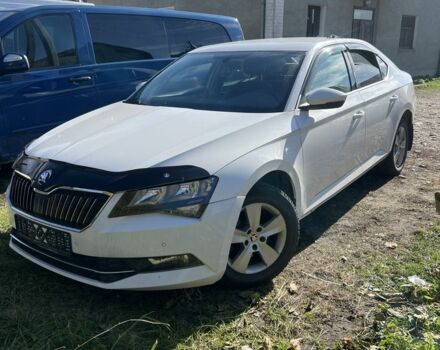 Білий Шкода Суперб, об'ємом двигуна 1.8 л та пробігом 280 тис. км за 5500 $, фото 1 на Automoto.ua