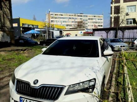 Белый Шкода Суперб, объемом двигателя 1.97 л и пробегом 233 тыс. км за 18000 $, фото 1 на Automoto.ua