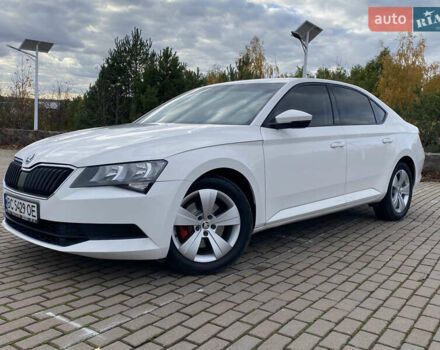 Шкода Суперб 2016 у Вінниці на Automoto.ua Білий Шкода Суперб, об'ємом двигуна 2 л та пробігом 210 тис. км за 13999 $, фото 1 на Automoto.ua