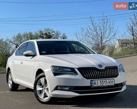 Белый Шкода Суперб, объемом двигателя 1.8 л и пробегом 112 тыс. км за 15900 $, фото 1 на Automoto.ua