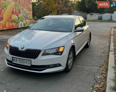 Белый Шкода Суперб, объемом двигателя 1.8 л и пробегом 216 тыс. км за 12500 $, фото 1 на Automoto.ua