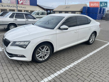 Белый Шкода Суперб, объемом двигателя 1.6 л и пробегом 280 тыс. км за 14500 $, фото 1 на Automoto.ua