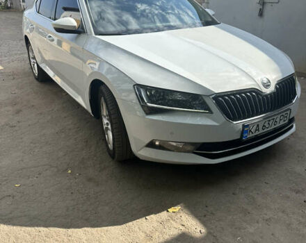 Белый Шкода Суперб, объемом двигателя 1.8 л и пробегом 209 тыс. км за 17200 $, фото 1 на Automoto.ua