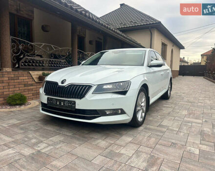 Белый Шкода Суперб, объемом двигателя 2 л и пробегом 266 тыс. км за 16900 $, фото 1 на Automoto.ua