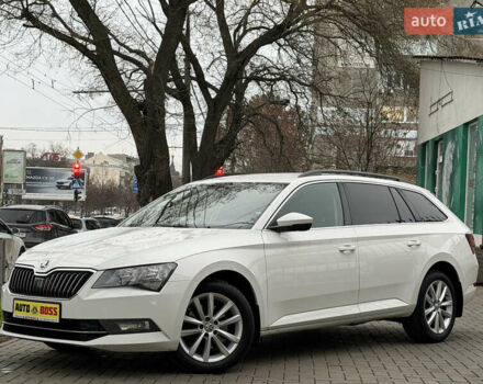 Белый Шкода Суперб, объемом двигателя 2 л и пробегом 269 тыс. км за 15999 $, фото 1 на Automoto.ua