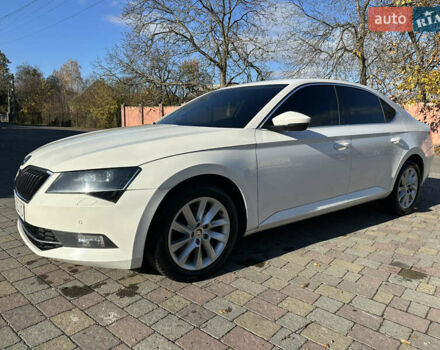 Белый Шкода Суперб, объемом двигателя 2 л и пробегом 248 тыс. км за 12900 $, фото 1 на Automoto.ua