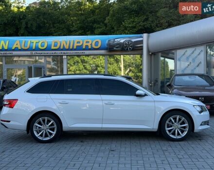 Белый Шкода Суперб, объемом двигателя 1.8 л и пробегом 137 тыс. км за 15500 $, фото 1 на Automoto.ua