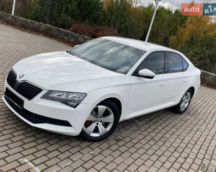 Белый Шкода Суперб, объемом двигателя 2 л и пробегом 212 тыс. км за 13400 $, фото 1 на Automoto.ua