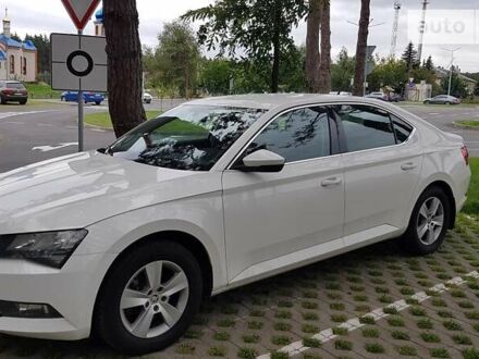 Шкода Суперб 2016 в Киеве на Automoto.ua Белый Шкода Суперб, объемом двигателя 1.8 л и пробегом 140 тыс. км за 16750 $, фото 1 на Automoto.ua