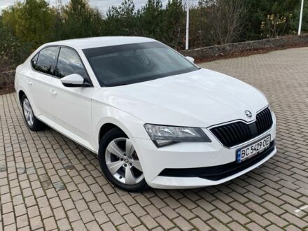 Белый Шкода Суперб, объемом двигателя 2 л и пробегом 212 тыс. км за 13600 $, фото 1 на Automoto.ua