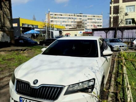 Белый Шкода Суперб, объемом двигателя 1.97 л и пробегом 233 тыс. км за 18000 $, фото 1 на Automoto.ua