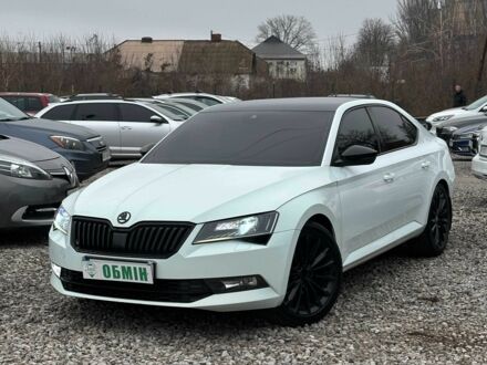 Белый Шкода Суперб, объемом двигателя 2 л и пробегом 227 тыс. км за 16000 $, фото 1 на Automoto.ua