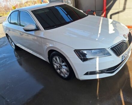 Белый Шкода Суперб, объемом двигателя 2 л и пробегом 252 тыс. км за 14399 $, фото 1 на Automoto.ua