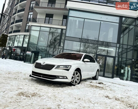 Белый Шкода Суперб, объемом двигателя 2 л и пробегом 248 тыс. км за 19500 $, фото 1 на Automoto.ua