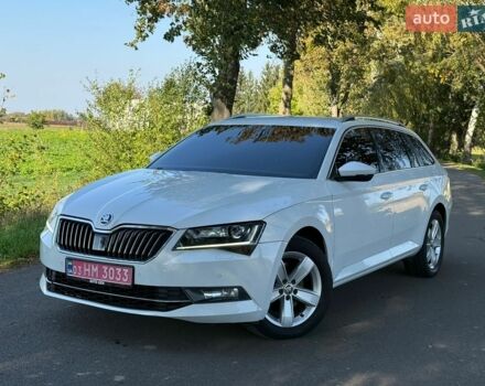 Белый Шкода Суперб, объемом двигателя 1.6 л и пробегом 235 тыс. км за 15500 $, фото 1 на Automoto.ua