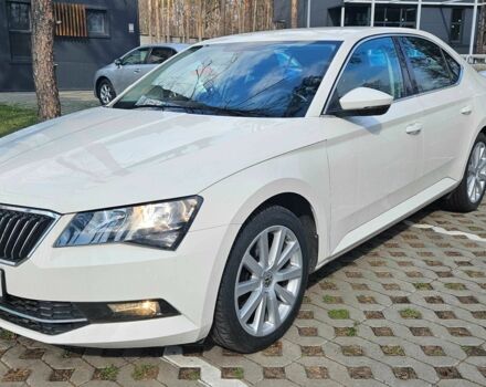 Белый Шкода Суперб, объемом двигателя 1.8 л и пробегом 144 тыс. км за 16900 $, фото 1 на Automoto.ua