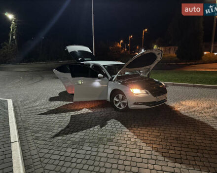 Белый Шкода Суперб, объемом двигателя 1.6 л и пробегом 162 тыс. км за 14100 $, фото 1 на Automoto.ua