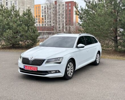 Білий Шкода Суперб, об'ємом двигуна 2 л та пробігом 303 тис. км за 17300 $, фото 1 на Automoto.ua