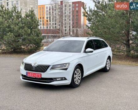 Белый Шкода Суперб, объемом двигателя 2 л и пробегом 303 тыс. км за 17800 $, фото 1 на Automoto.ua