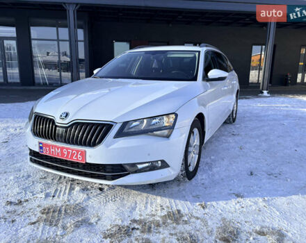 Белый Шкода Суперб, объемом двигателя 1.6 л и пробегом 242 тыс. км за 13299 $, фото 1 на Automoto.ua