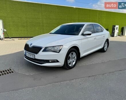 Белый Шкода Суперб, объемом двигателя 1.8 л и пробегом 175 тыс. км за 17800 $, фото 1 на Automoto.ua