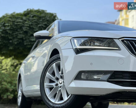Білий Шкода Суперб, об'ємом двигуна 2 л та пробігом 286 тис. км за 16300 $, фото 1 на Automoto.ua