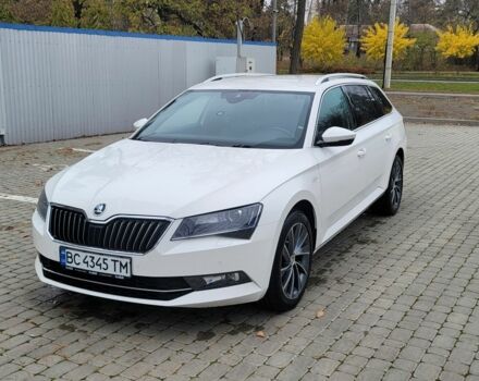 Белый Шкода Суперб, объемом двигателя 2 л и пробегом 195 тыс. км за 22500 $, фото 1 на Automoto.ua