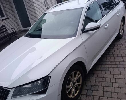 Белый Шкода Суперб, объемом двигателя 2 л и пробегом 220 тыс. км за 18800 $, фото 1 на Automoto.ua