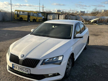 Белый Шкода Суперб, объемом двигателя 1.8 л и пробегом 190 тыс. км за 16650 $, фото 1 на Automoto.ua