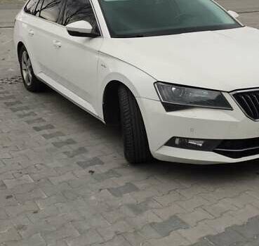 Белый Шкода Суперб, объемом двигателя 1.97 л и пробегом 232 тыс. км за 17500 $, фото 1 на Automoto.ua