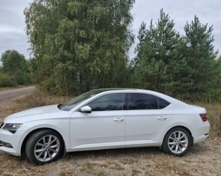 Білий Шкода Суперб, об'ємом двигуна 2 л та пробігом 206 тис. км за 21500 $, фото 1 на Automoto.ua