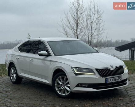 Белый Шкода Суперб, объемом двигателя 1.8 л и пробегом 218 тыс. км за 16900 $, фото 1 на Automoto.ua