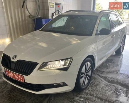 Білий Шкода Суперб, об'ємом двигуна 2 л та пробігом 153 тис. км за 28700 $, фото 1 на Automoto.ua