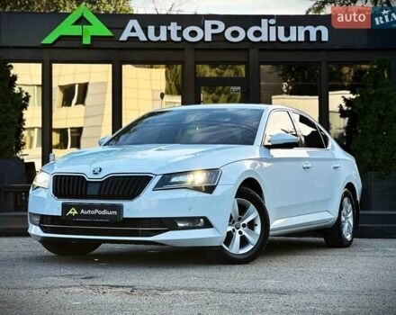 Белый Шкода Суперб, объемом двигателя 1.97 л и пробегом 120 тыс. км за 25999 $, фото 1 на Automoto.ua