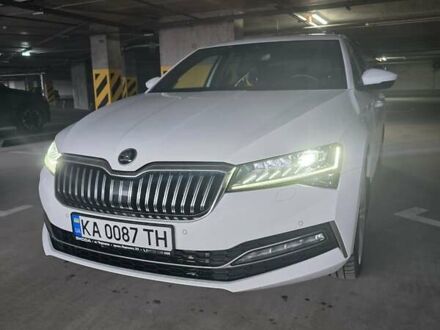 Белый Шкода Суперб, объемом двигателя 1.97 л и пробегом 145 тыс. км за 33700 $, фото 1 на Automoto.ua