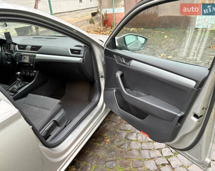 Бежевий Шкода Суперб, об'ємом двигуна 1.97 л та пробігом 269 тис. км за 14500 $, фото 33 на Automoto.ua